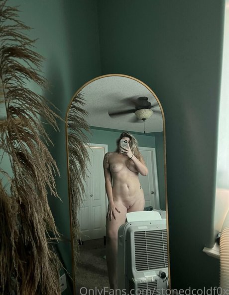 最もホットなヌードオンリーファンズ アダルト 写真