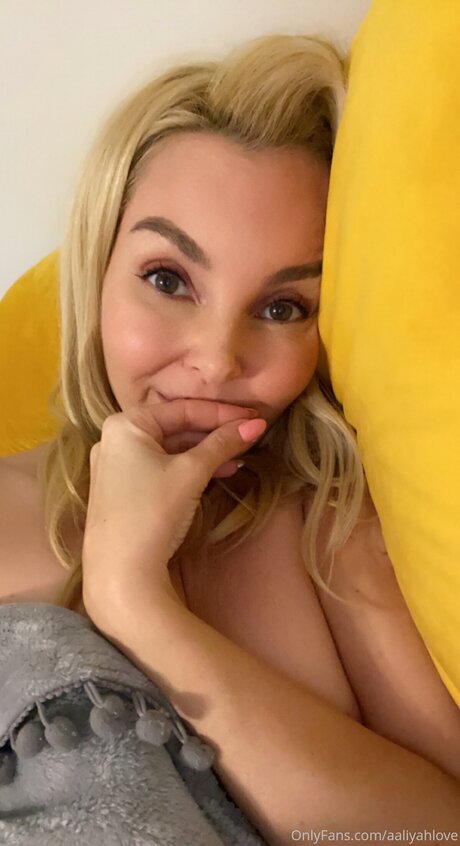 aaliyahlove ポルノスター 素敵 画像