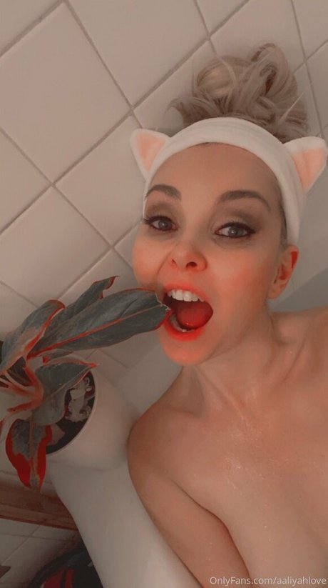 aaliyahlove ポルノモデル ギャラリー