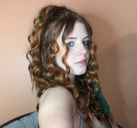 Haley Z エロティックモデル 写真