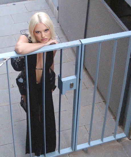 アジアンラテックスOnlyFans セクシー 写真