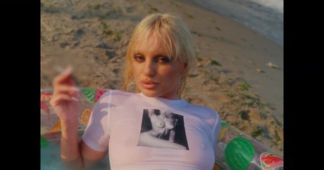 Alexandra Stan 裸のモデル 画像