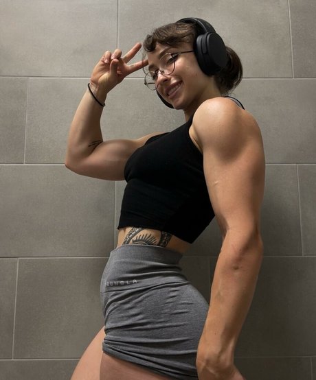 黒檀のシャワー OnlyFans ポルノ 写真