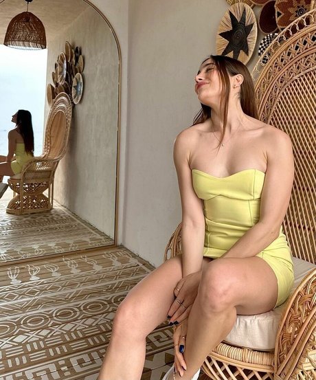 Merve Elmas 美しいモデル 写真