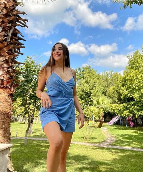 Merve Elmas ポルノスター 写真