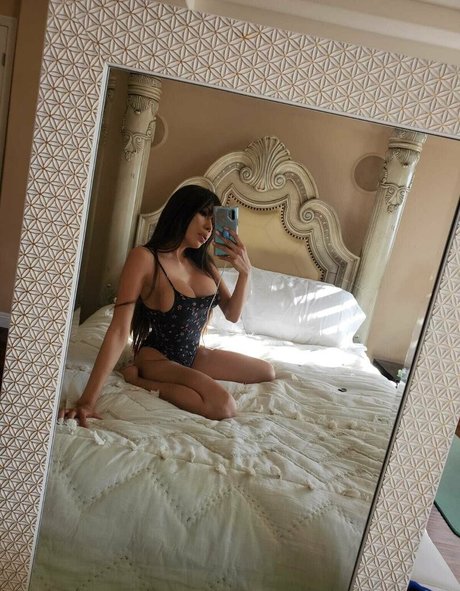 女子高生オンリーファンズ セクシーヌード 写真
