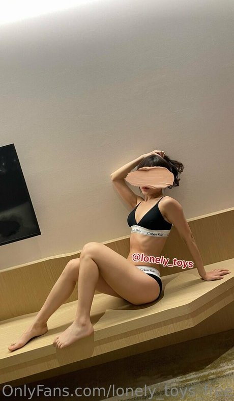 lonely toys free ポルノスター 裸 写真