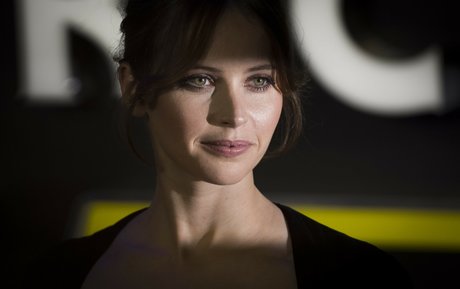 Felicity Jones xxx女優 画像