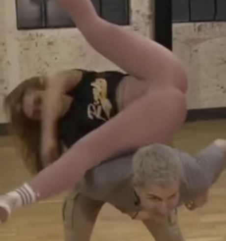 Maisie Smith セクシーなポルノスター ギャラリー