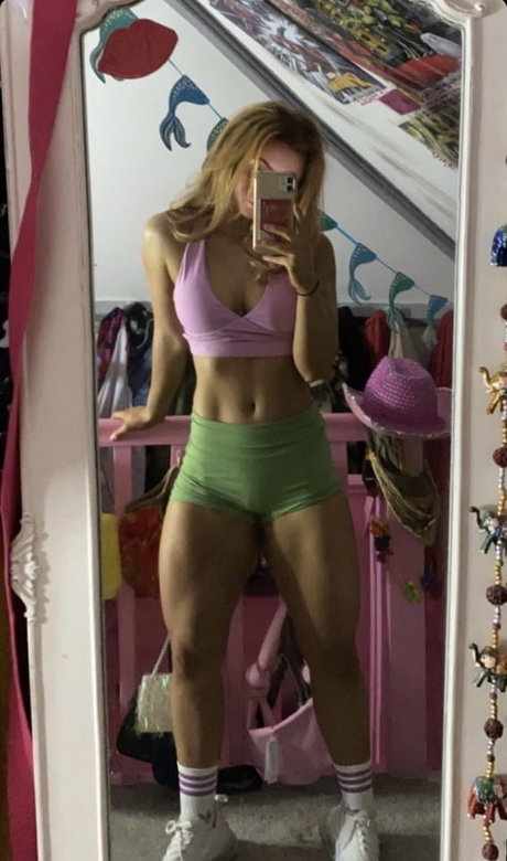Maisie Smith ポルノスター ヌード 写真