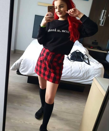 AnnieFuchsia ポルノスター 美しい 写真