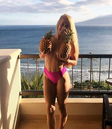 Brittany Lynne スター ヌード 画像