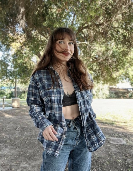 Ayytrae セクシーモデル 写真