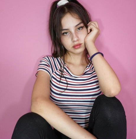 Eva Partis かわいいスター 写真