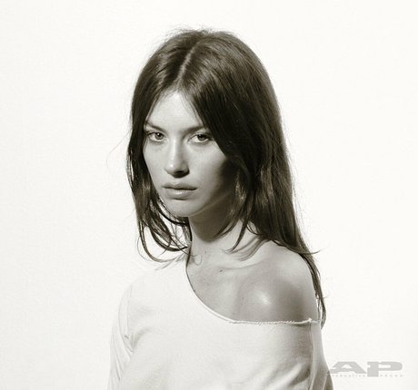 Gracie Abrams 素敵なモデル 写真