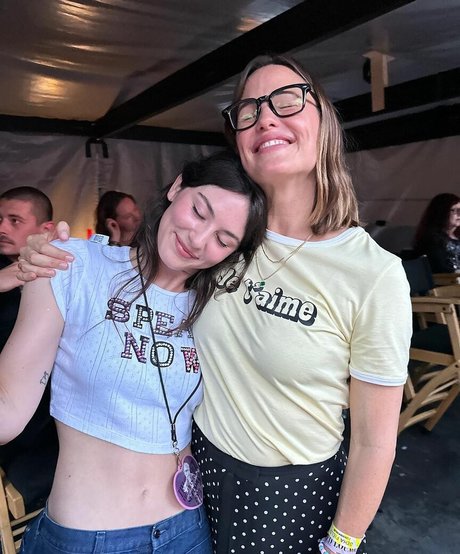 Gracie Abrams 独占女優 写真
