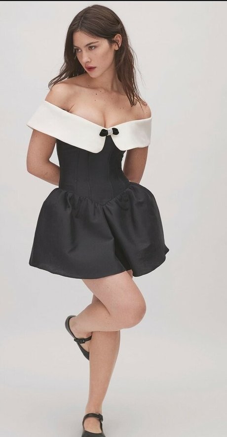 Gracie Abrams ヌード女優 写真