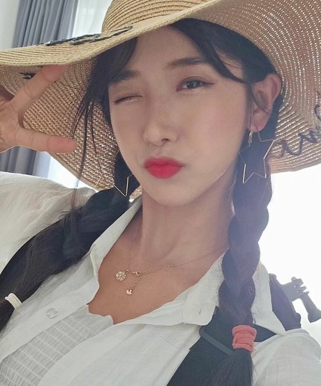 jinnytty アート女優 画像