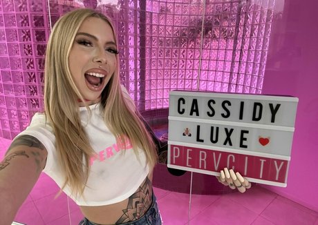 Cassidy Luxe アダルトモデル 写真