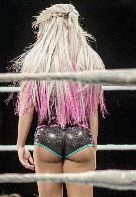 Alexa Bliss ポルノスター トップ 写真