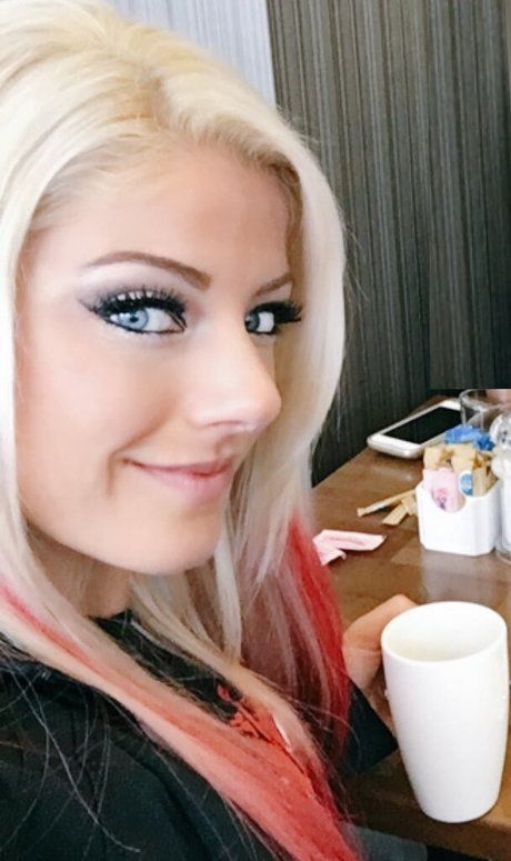 Alexa Bliss ヌードモデル ギャラリー