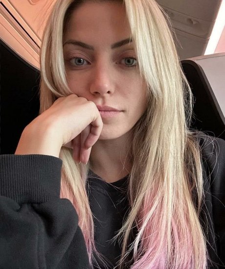 Alexa Bliss ポルノスター 独占 アーカイブ