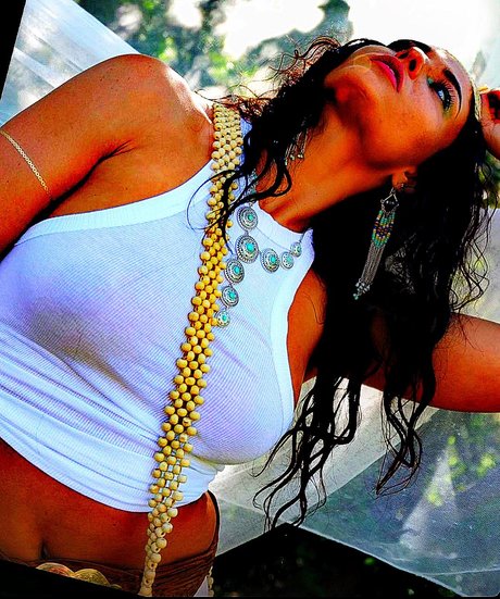 Jade Chynoweth ホットスター 写真
