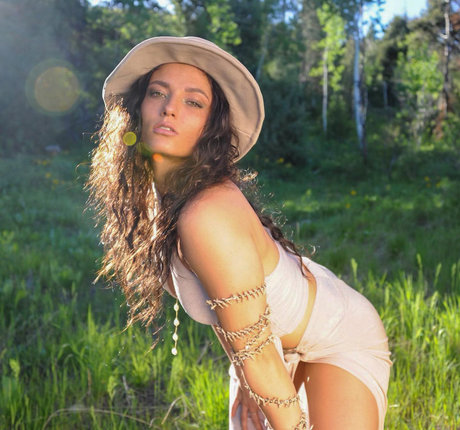 Jade Chynoweth ヌードモデル 画像