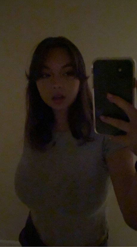 Ilina 高品質モデル 写真