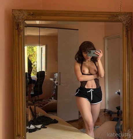 Cuttykate 裸のモデル 画像