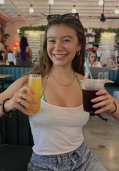Genevieve Hannelius 無料のスター 写真