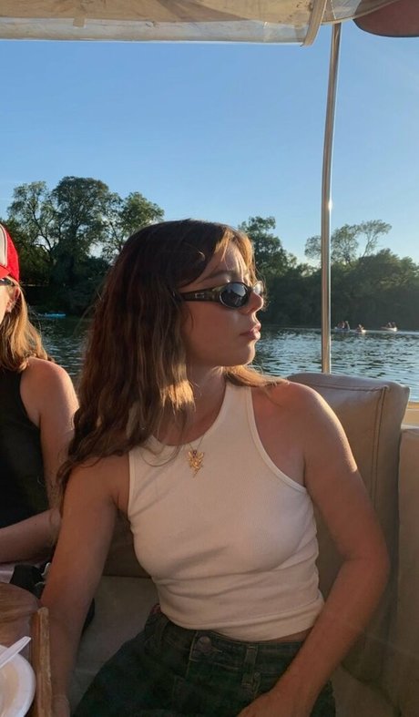 Genevieve Hannelius トップモデル 画像