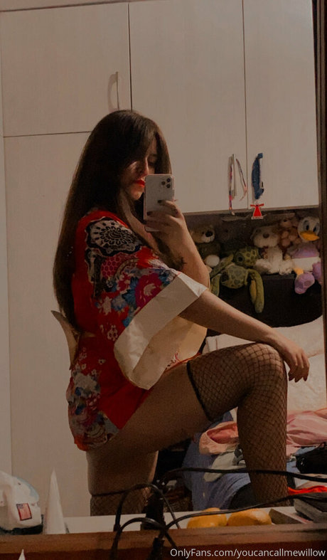 youcancallmewillow エロティック女優 写真