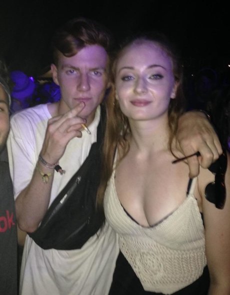 Sophie Turner 最高のポルノスター 写真