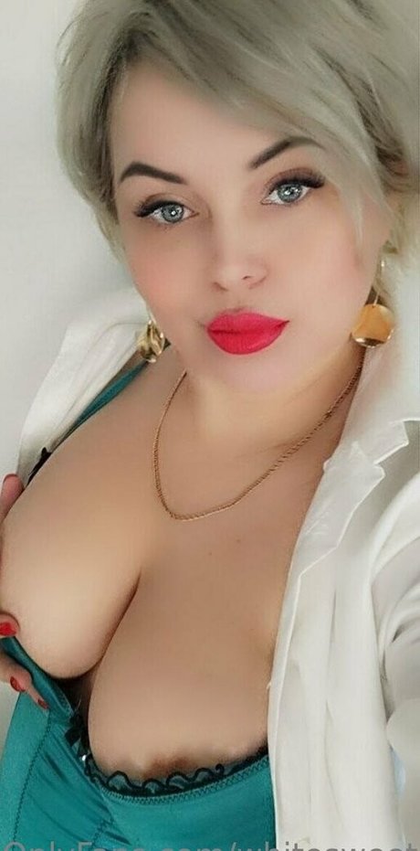プッシータトゥーOnlyFans ホット 画像