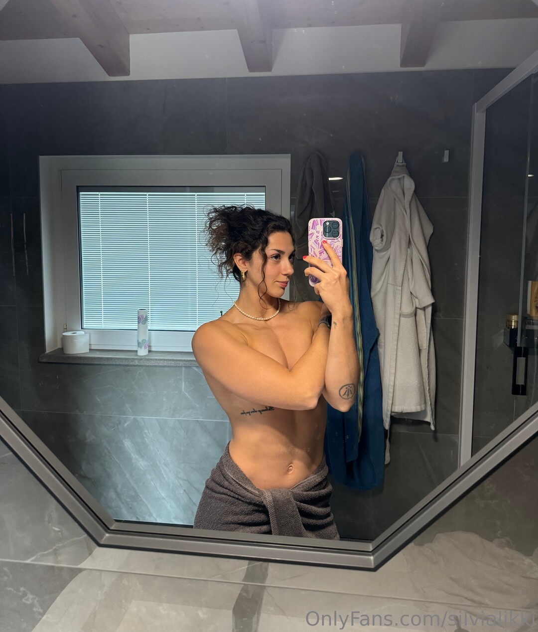 silvialikki top profile image