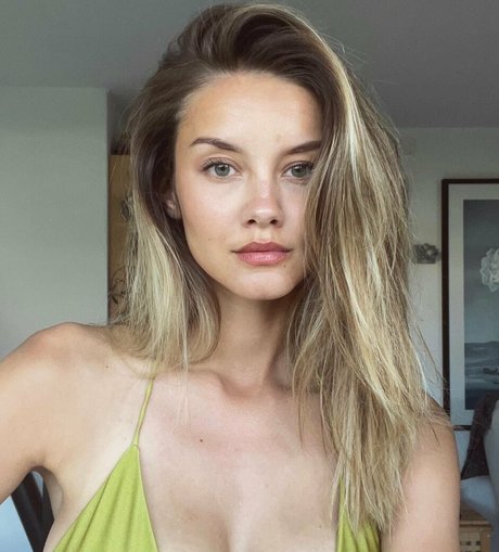 オタクプリンセスOnlyFans セクシーヌード 写真