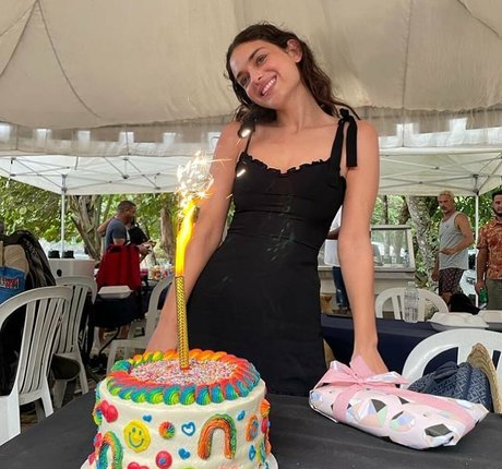 Odeya Rush ポルノスター 独占 画像