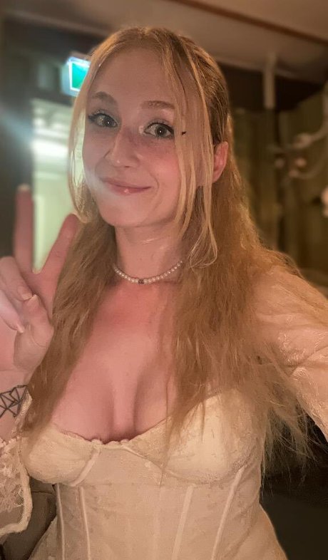 Janet Devlin 無料スター 写真