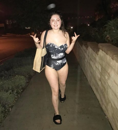 Emma Kenney 無料モデル 画像