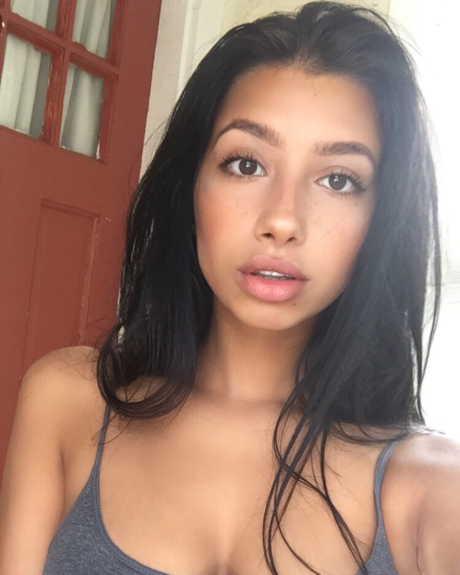 セクシーな足 オンリーファンズ 美しいヌード 画像