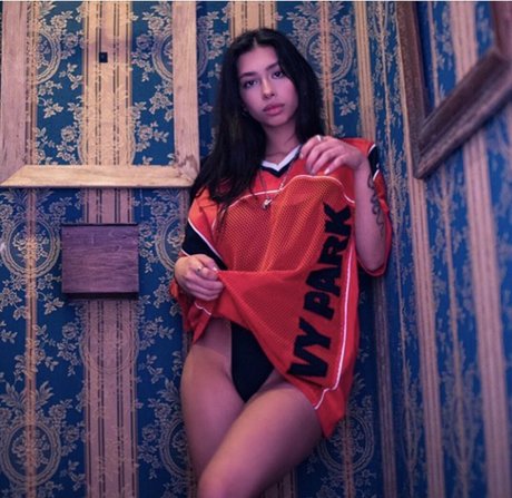 Merk Twain エロティック女優 写真