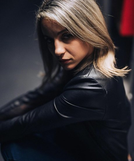 Laure Valee スター ヌード 写真