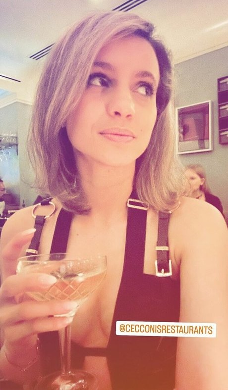 Laure Valee 素敵なモデル 写真