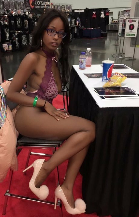 jezabelvisser エロティック女優 写真