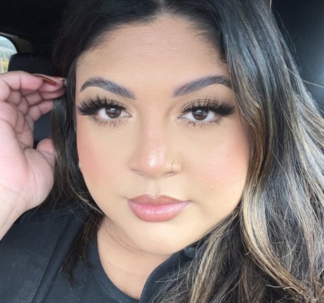Lucia Yanez スター ヌード 写真