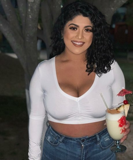 Lucia Yanez ホットなスター 画像