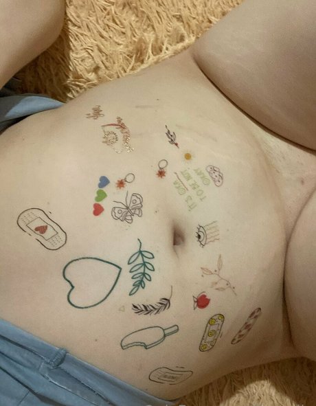 アジア人妻オンリーファンズ アート裸 写真