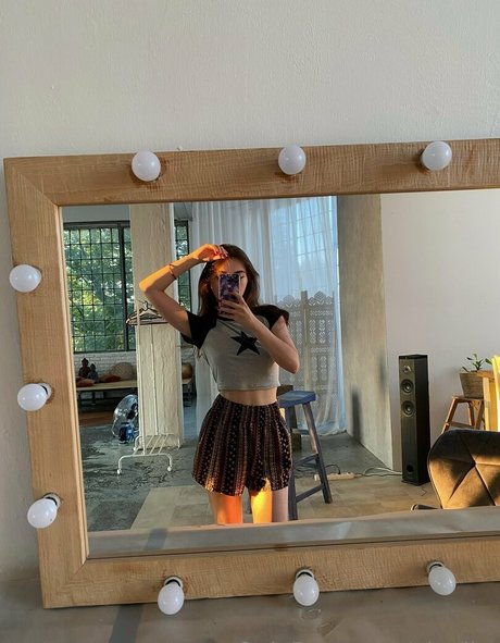 elanika アダルトスター 写真
