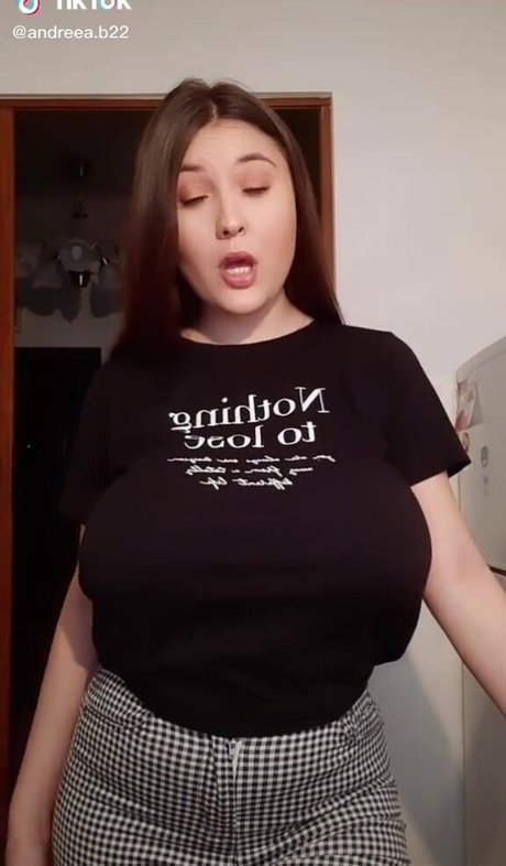 Andreea Buga HDモデル 写真